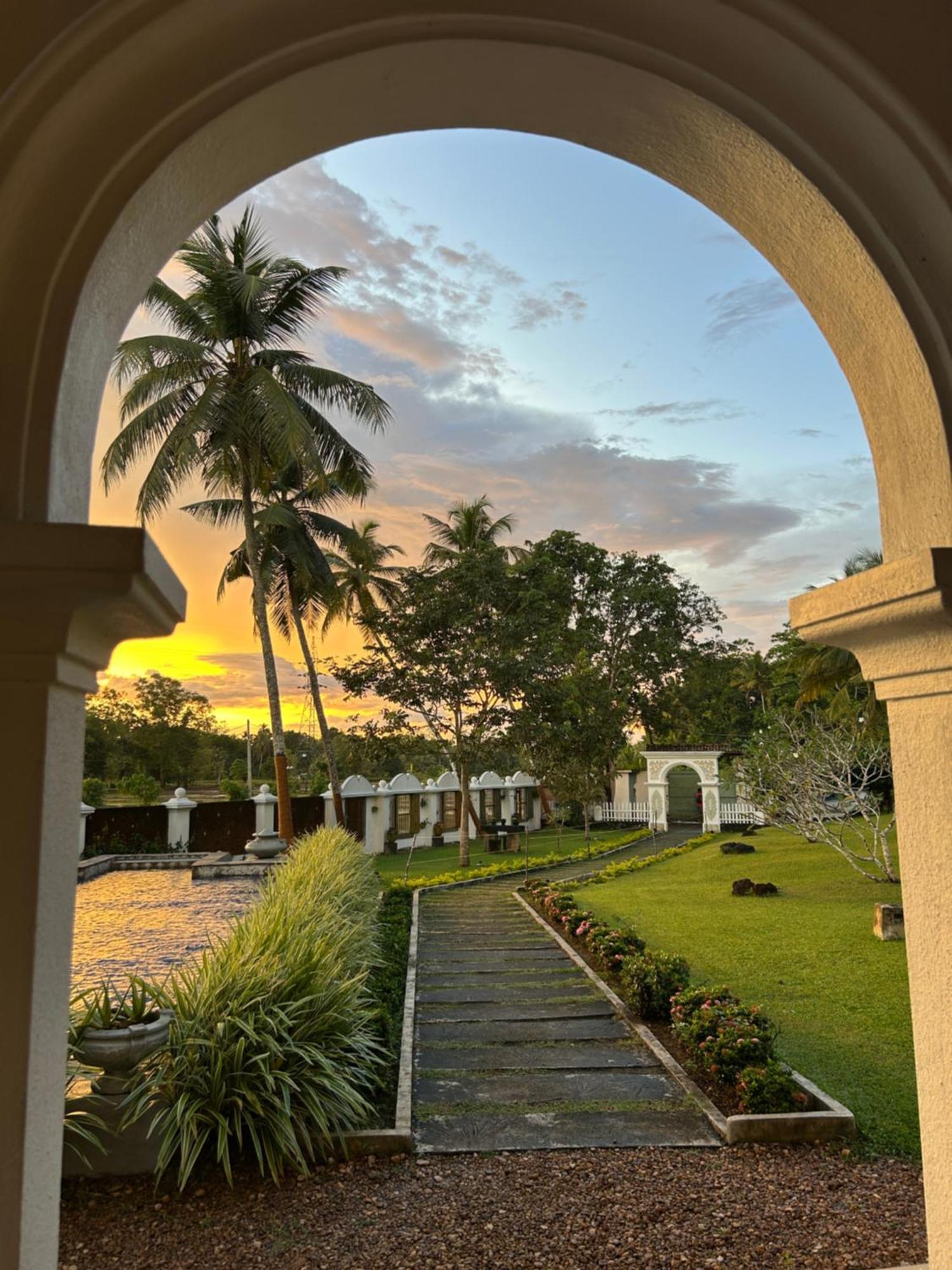 Villa Kubura Hikkaduwa Bagian luar foto