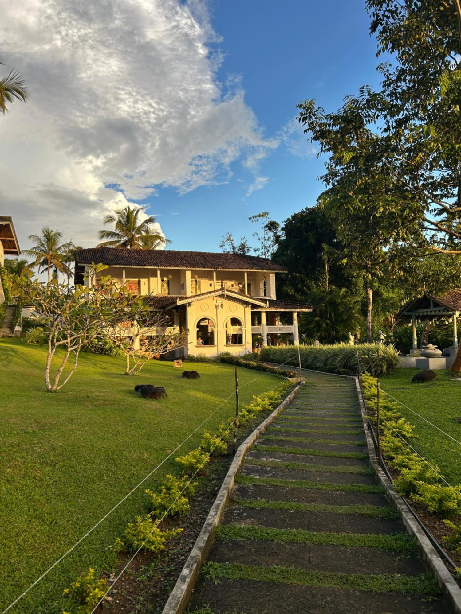 Villa Kubura Hikkaduwa Bagian luar foto