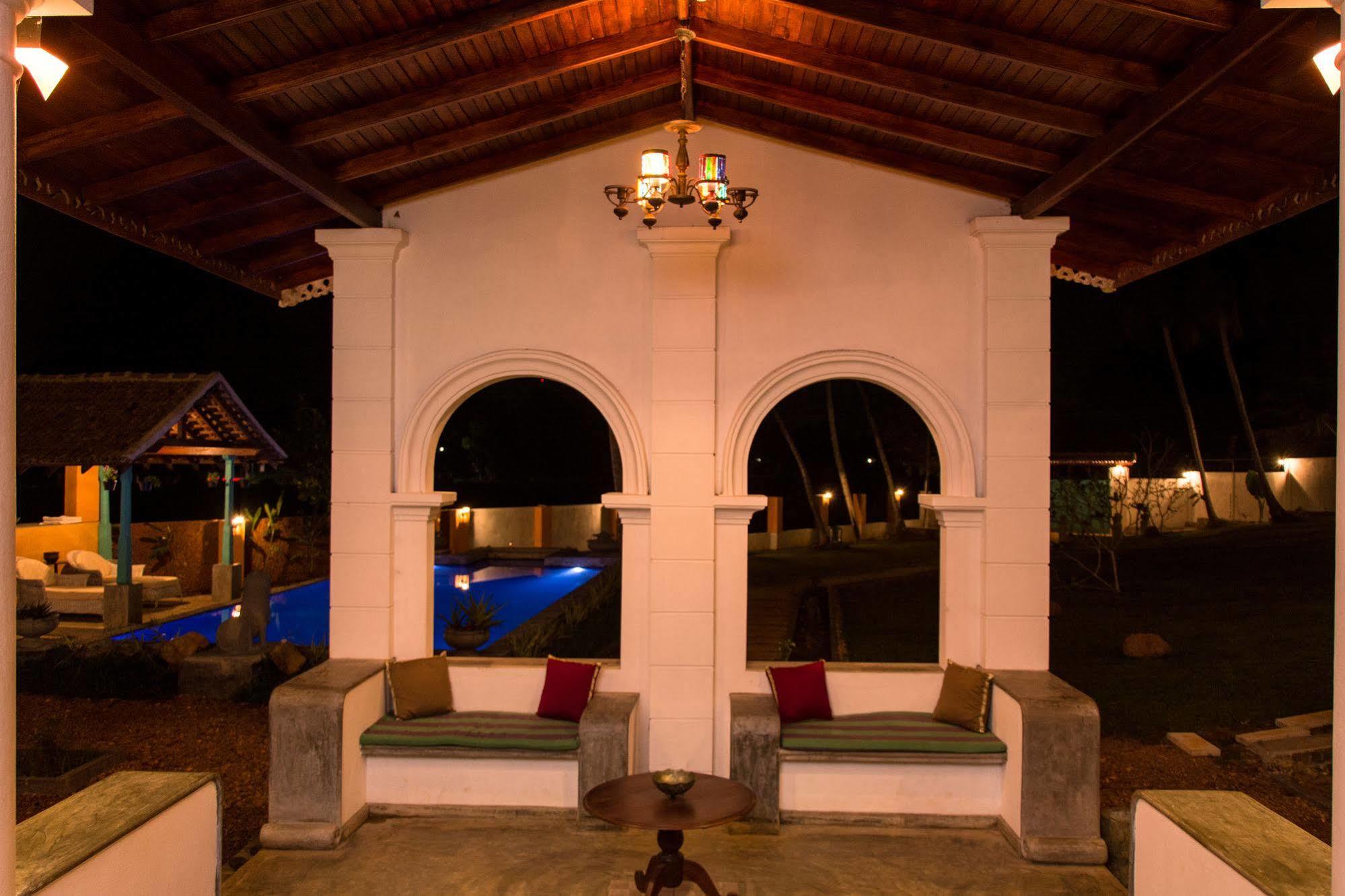 Villa Kubura Hikkaduwa Bagian luar foto