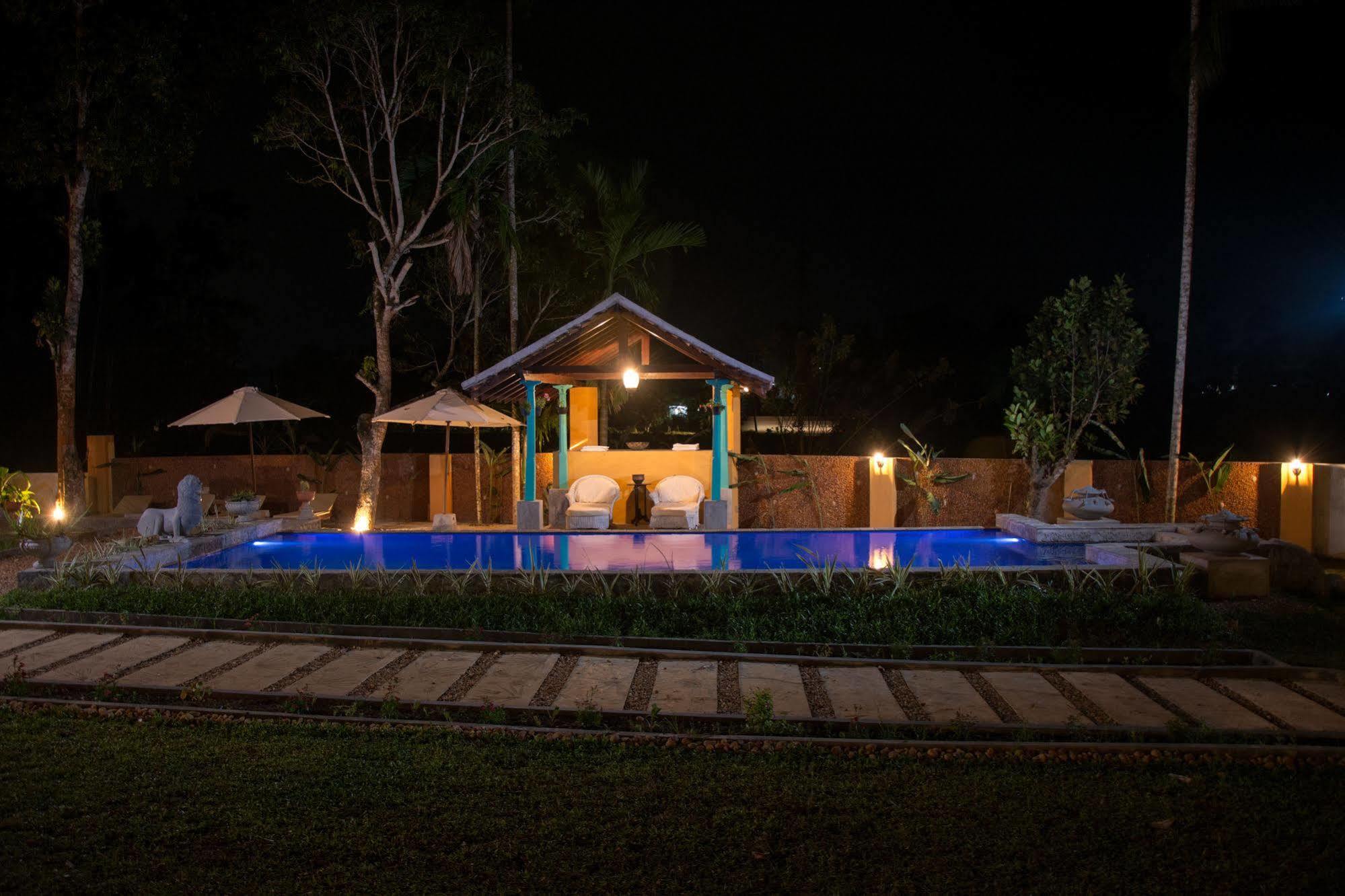 Villa Kubura Hikkaduwa Bagian luar foto