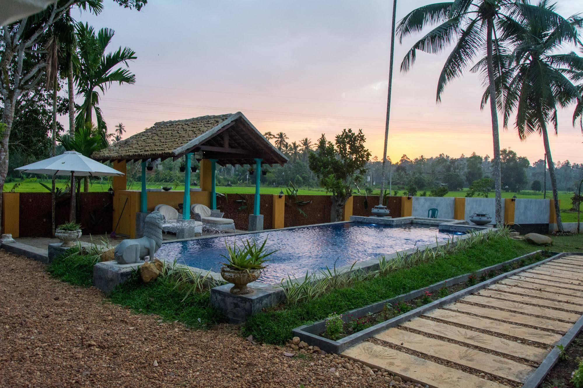 Villa Kubura Hikkaduwa Bagian luar foto