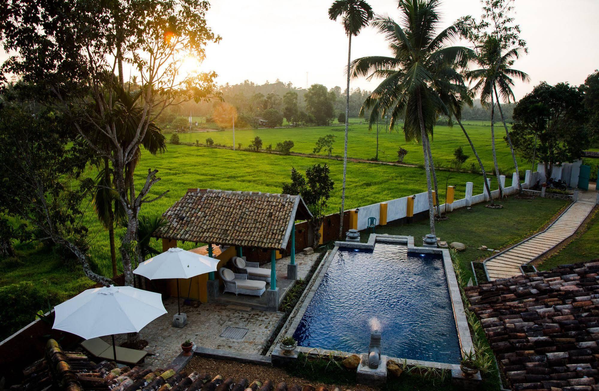 Villa Kubura Hikkaduwa Bagian luar foto
